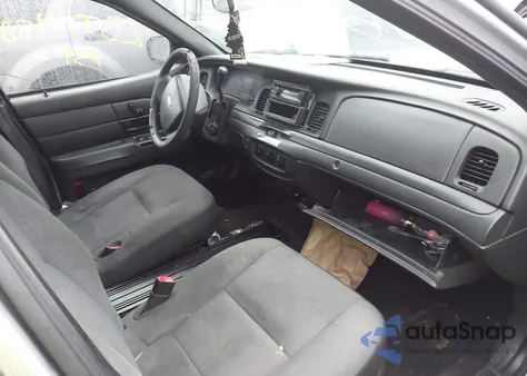 2011 Ford Crown Victoria Police Interceptor z USA, uszkodzony, nr VIN 2FABP7BV0BX183027